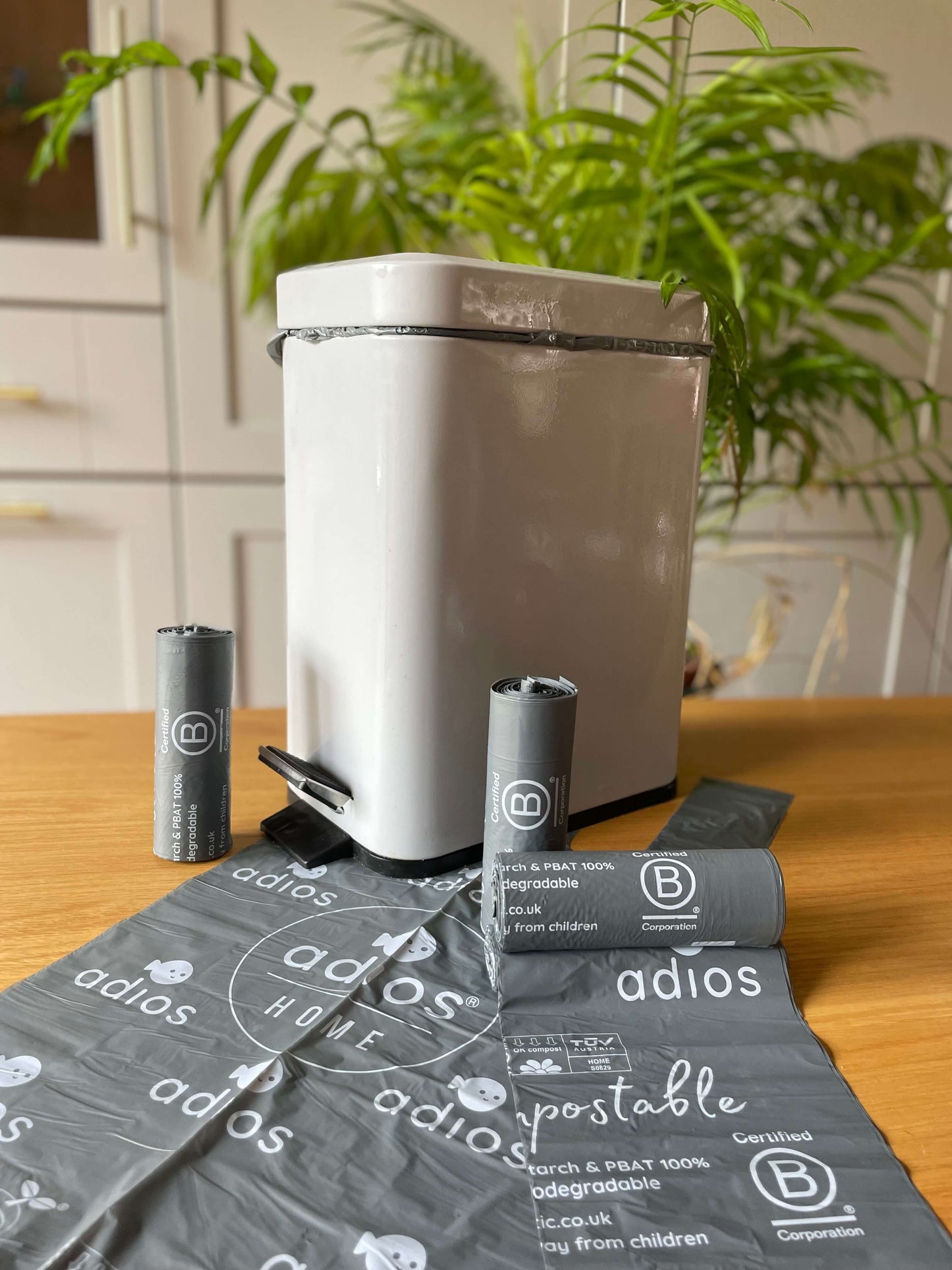 ๐๏ธ Compostable Bin Liners with Handles โ 30L - Roll of 20 bags ๐ฟ